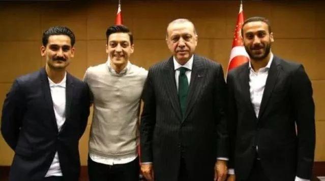 吉普车撞天安门，雷欧被赛文开着车撞（这样的明星到底是蠢还是坏）