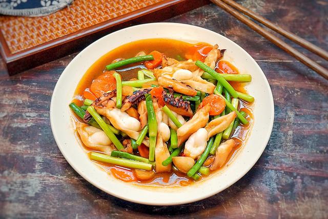 炒八爪鱼的做法，怎么炒八爪鱼（风味独特的蒜苗炒八爪鱼）