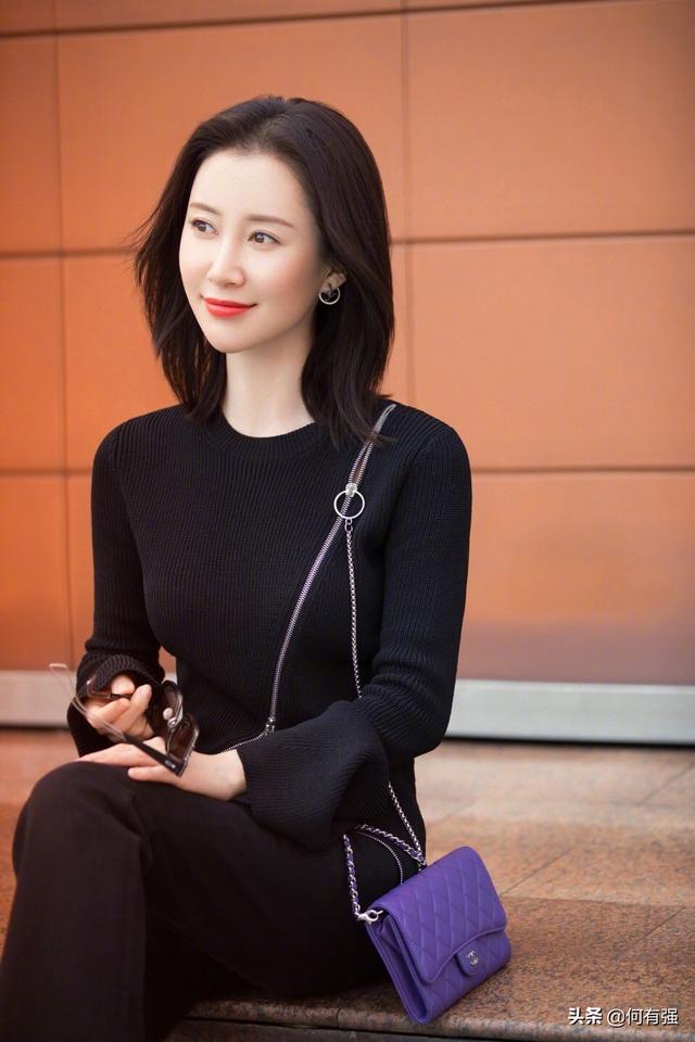 舒畅的穿搭却越来越惊艳了，舒畅近照穿紧身基础装秀出好身材