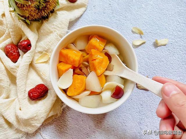 百合红枣汤的功效，红枣莲子百合汤的功效（分享一道冬季补水小甜汤）