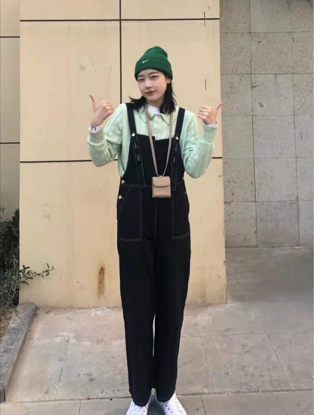 牛仔背带裤搭配什么上衣好看,背带裤穿搭图片大全