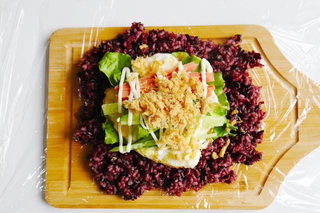 紫米饭团的做法和配方，救上班族的紫米饭团