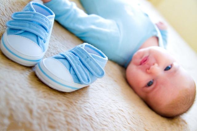 合成革的鞋子好不好，合成革鞋子怎么保养和清洗（给宝宝选什么样的鞋合适）