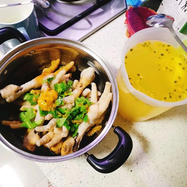 如何做网红鸡爪鸡脚--柠檬百香果鸡爪鸡脚，柠檬鸡脚怎么样做法（的做法+配方）