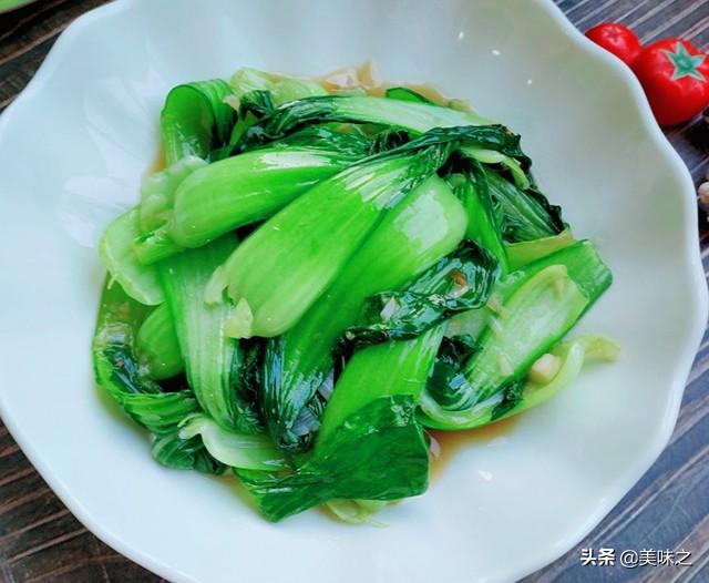 海鲜菇炒什么好吃，海鲜菇炒什么最好吃（美食推荐：海鲜菇炒鸡腿）