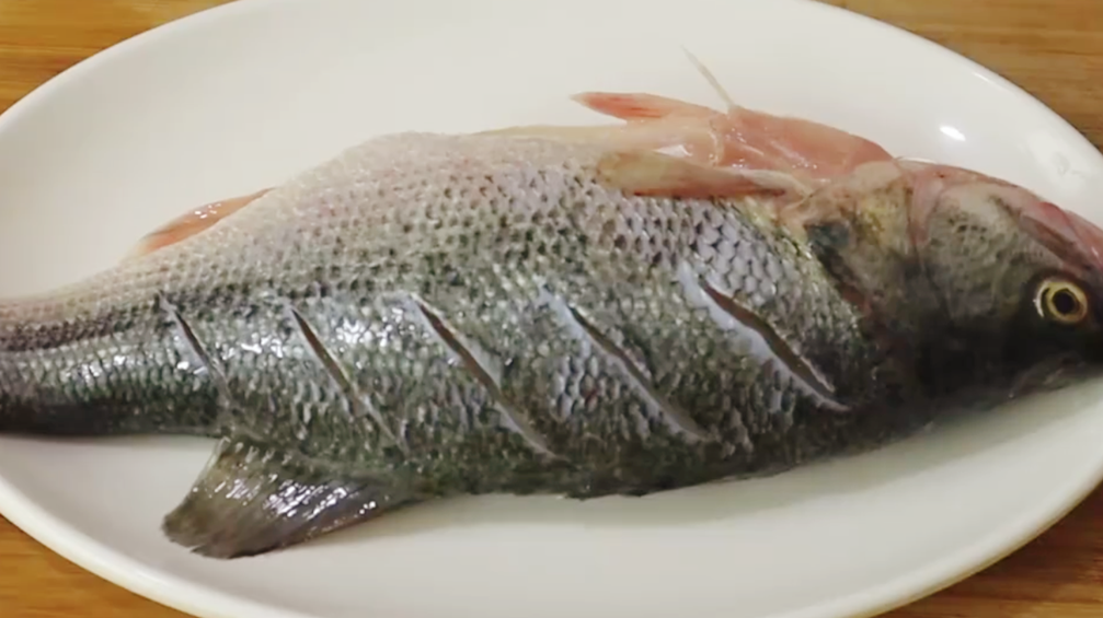 圖片[3]-【紅燒鱸魚】做法步驟圖 千萬別直接下鍋 教你這一招-起舞食譜網