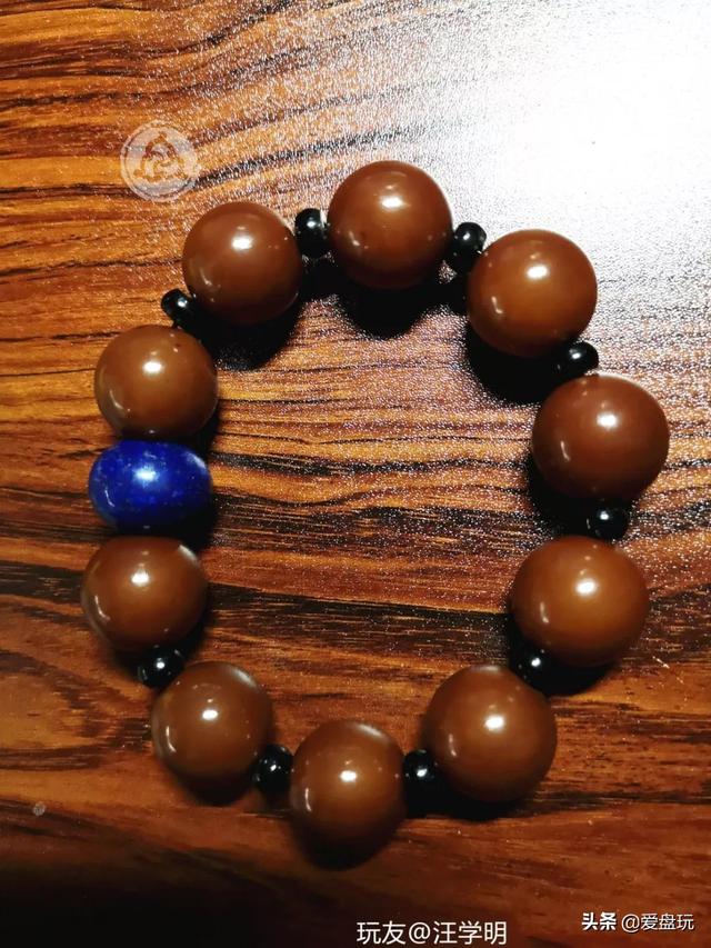 桃核手串什么样的最名贵，什么品种的桃核手串好有价值（这6种“白菜价”手串）