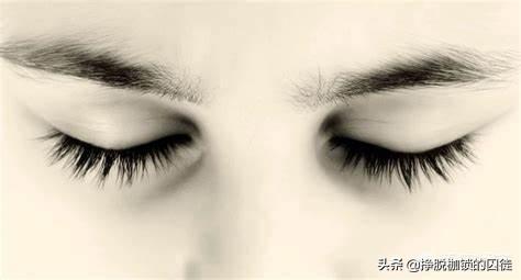 眉毛的生长周期，眉毛的生长周期有多久（为什么有的人会长出特别长的眉毛）