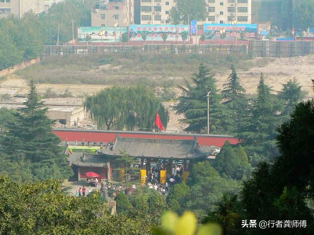 西安临潼区骊山龙背岭，骊山上看风景