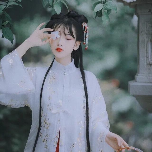 男生小哥哥古风部位半身汉服转圈圈超帅头像/值得拥有/奶酪微信，男生小哥哥古风部位半身汉服转圈圈超帅头像/值得拥有/奶酪（一组超级仙气的汉服女生头像）