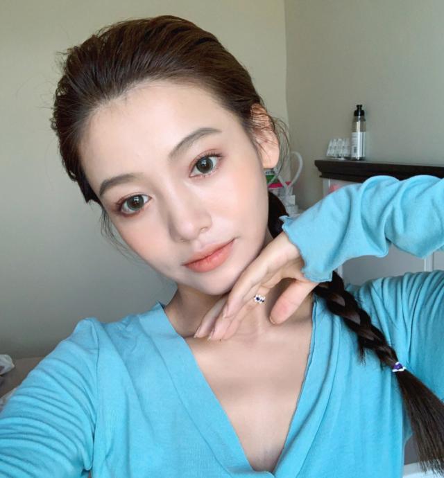 面部五官立体的要求首先是眉眼比较立体,高眉根加高山加高山跟加眼窝