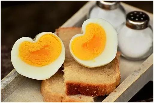 感冒了能吃鸡蛋不，感冒能不能吃鸡蛋（这份疾病“忌口清单”）