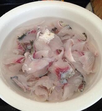 图片[2]-【水煮鱼片】做法步骤图 嫩滑不散 没腥味！-起舞食谱网