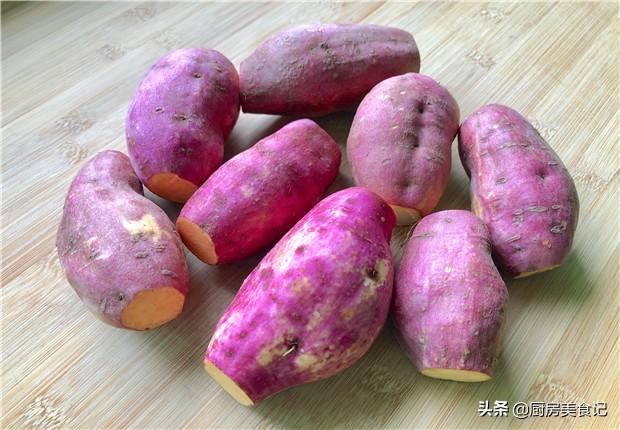电饭锅蒸红薯的做法，电饭锅蒸红薯的做法不加水会不会干锅（把红薯直接扔进电饭锅）