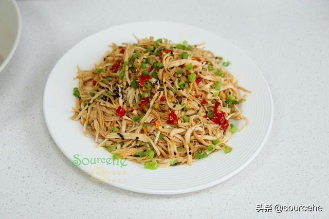 鸡丝汤面热量，荠菜鸡丝汤面的做法是什么（天冷就馋这碗面）