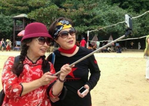 老牛吃嫩草的下一句是什么，老牛吃嫩草的下一句是什么什么（吃鸡莫待老”你知道是什么意思吗）