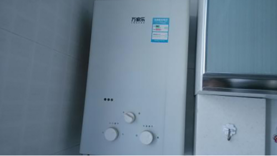 燃气热水器清洗，燃气热水器需要清洗水垢吗（燃气热水器定期清洗保养）
