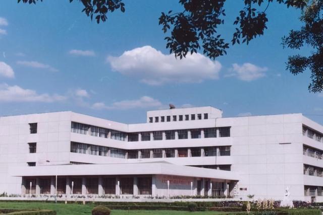唐山海运职业学院怎么样，唐山海运职业学院是几本学校（建筑面积达28万平方米）
