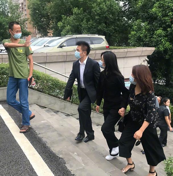 谭松韵庭审发言为何让人触动？回顾事件始末，为求公道她压抑太多