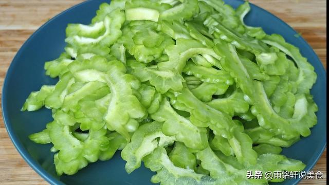 凉拌苦瓜的正宗做法，凉拌苦瓜的家常做法（凉拌苦瓜的正确做法）