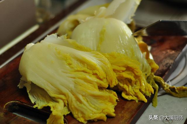 东北酸菜怎么腌制方法，如何腌东北的酸菜（东北奶奶分享腌酸菜经验）