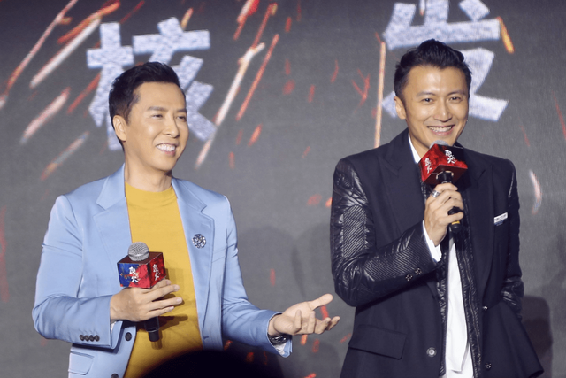 谢霆锋甄子丹合影，直言：近十年最满意的影片