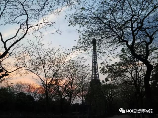 夜巴黎的歌词是什么，夜巴黎歌词（巴黎掠影<二>——夜巴黎）