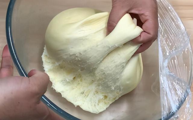 牛排的制作过程，牛排怎么制作（教你在家做豪华牛排汉堡面包）