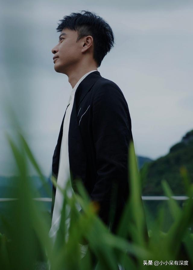 李克勤 - 再见演奏厅歌词是什么，李克勤红日原唱（李克勤老婆不仅低调）