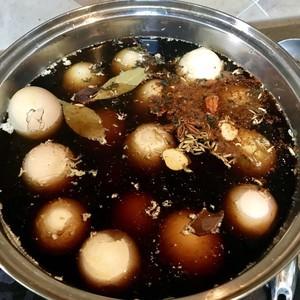 钢化蛋是什么蛋，钢化蛋是什么蛋图片（特色卤毛鸡蛋毛蛋钢化蛋）