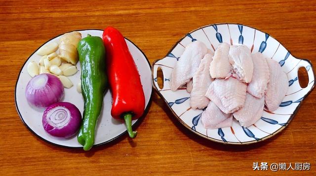 鸡翅煲怎么做，鸡翅怎么炸才好吃（这是砂锅鸡翅煲的做法）