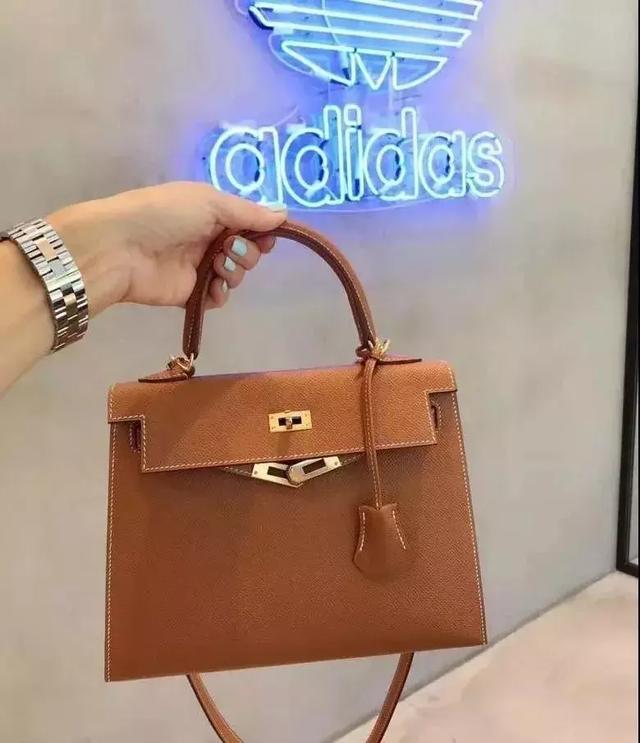 mk包包属于什么档次，MK包包属于什么档次（这五个颜值与质感均在线的包包品牌）