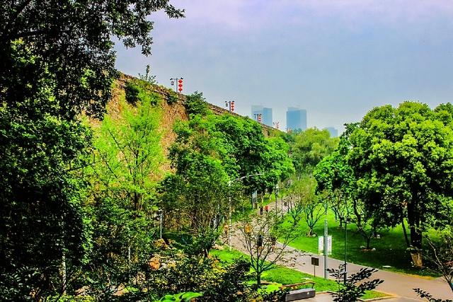 南京玄武湖有几个门，南京玄武湖有什么（如今游人如织的玄武湖）