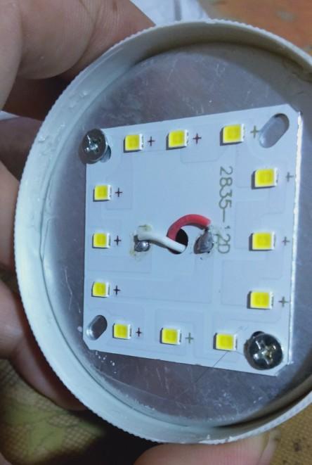 led灯珠一个多少伏（45瓦LED灯的内部构造）