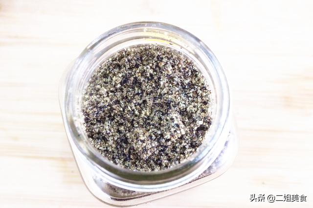 黑芝麻怎么炒熟，黑芝麻怎样算炒熟了（把黑芝麻和白芝麻下锅炒一炒）