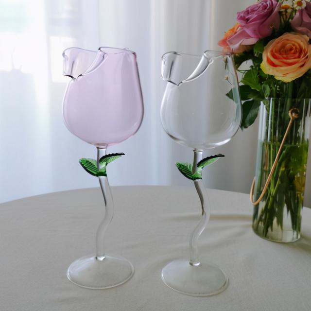 红酒图片唯美酒杯，红酒图片唯美酒杯图（小酌用玫瑰花酒杯让心情更美丽）