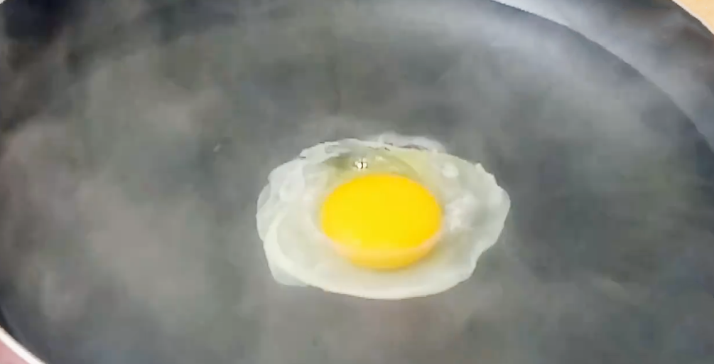 图片[2]-【荷包蛋】做法步骤图 轻松煮一锅 不破皮不粘锅无飞沫-起舞食谱网
