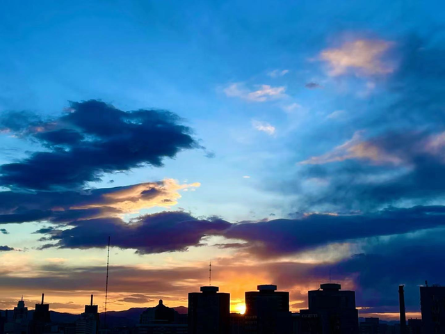 傍晚的彩霞./,傍晚的彩霞叫什么(油画一般的晚霞又上线啦图片)_犇涌向