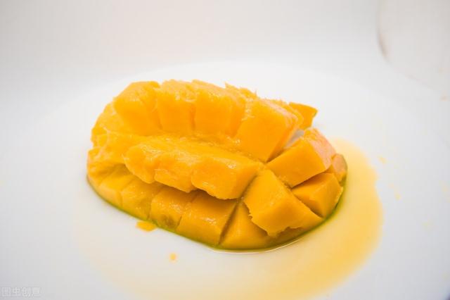 贵妃芒硬的可以吃吗，《硬的贵妃芒能吃吗》（贵妃芒果很硬）