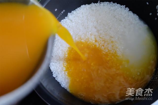 如何做焖南瓜，焖南瓜怎么做好吃又简单（我家米饭就这样焖）