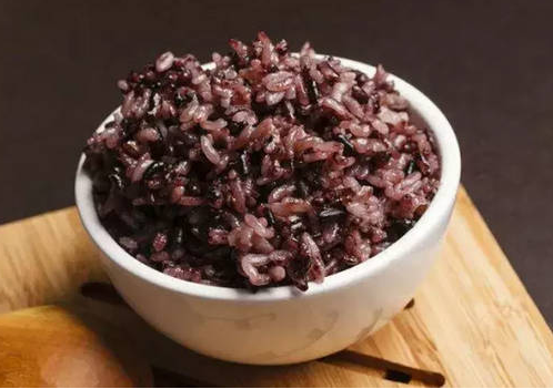 黑米不用泡直接蒸米饭能熟吗，黑米怎么蒸米饭才软（原来是少了这一步，难怪不好吃）