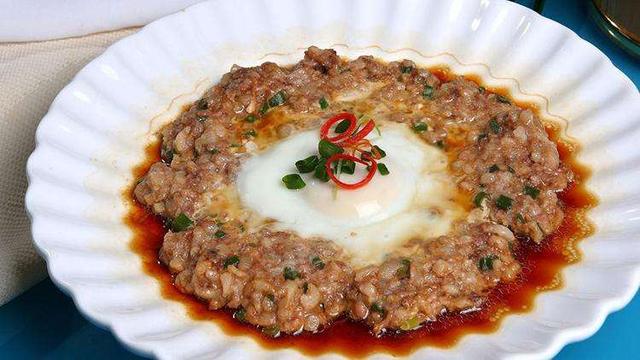 用碗在锅里蒸大米要怎么蒸蒸多久，碗放锅里蒸米饭蒸多久（家常蒸菜健康做起来）