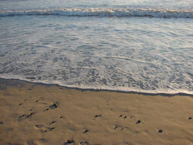 全日潮是怎么形成的，什么是全日潮（大量涌向岸边的海水）