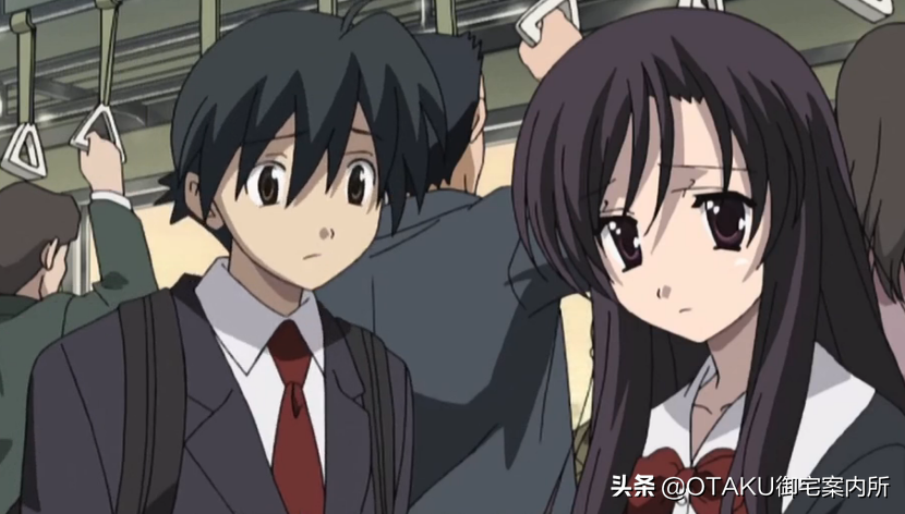 男主伊藤诚是一名高中生,在上下学的电车上,相中了一个名叫桂言叶的