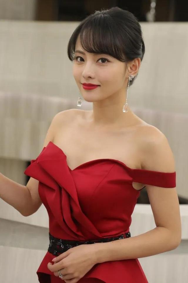 四川女孩子性格特点，四川女孩把狼当儿子养的故事（看到这6位川籍女明星就知道）