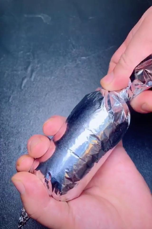 锡纸亮面接触食物还是反面，锡纸分正反面吗（餐桌上不可多得的一道好菜）