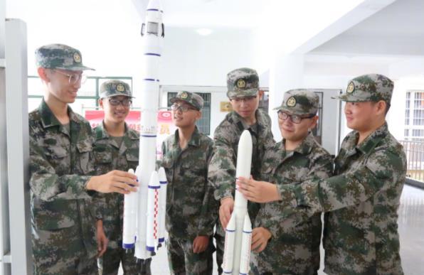 男生学什么专业好，大学男生学什么专业好（适合男生选择的大学专业）