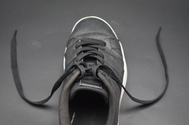 怎么系蝴蝶结，怎么打蝴蝶结简单方法（教你一招双蝴蝶结鞋带系法）