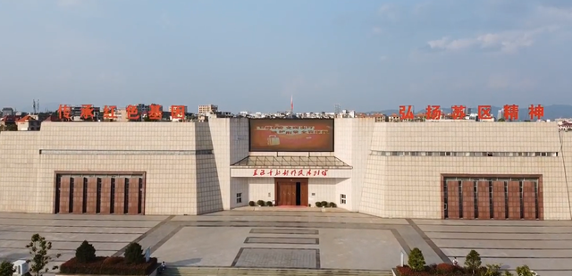 京九铁路详细线路图，京九铁路详细线路图河南段（京九铁路为何拐了个大弯）