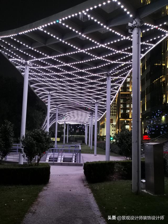 上海外滩夜景图片，外滩夜景美丽迷人让人流连忘返（上海市外滩夜景）